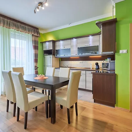 Apartment Rosalie 7 Percre A Fuerdotol Hajduszoboszlo